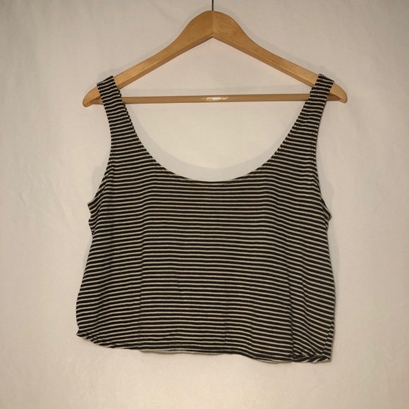KIRRA XL BLACK & WHITE FLOWY STRIPE CROP TOP - Picture 2 of 4